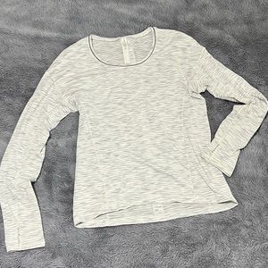Lululemon Like New Long Sleeve Top sz 4